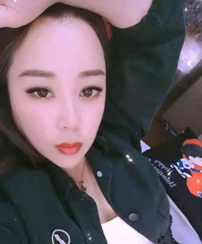 瑞颐酒店刚下海少妇